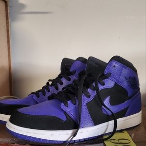 Air Jordan 1 (MID) Black Dark Concord size 9.5